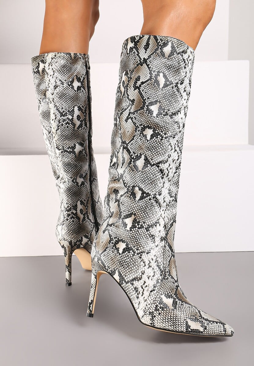 Czarne Kozaki w Wężowy Wzór na Obcasie Typu Szpilka z Delikatnie Marszczoną Cholewką Tairis 3