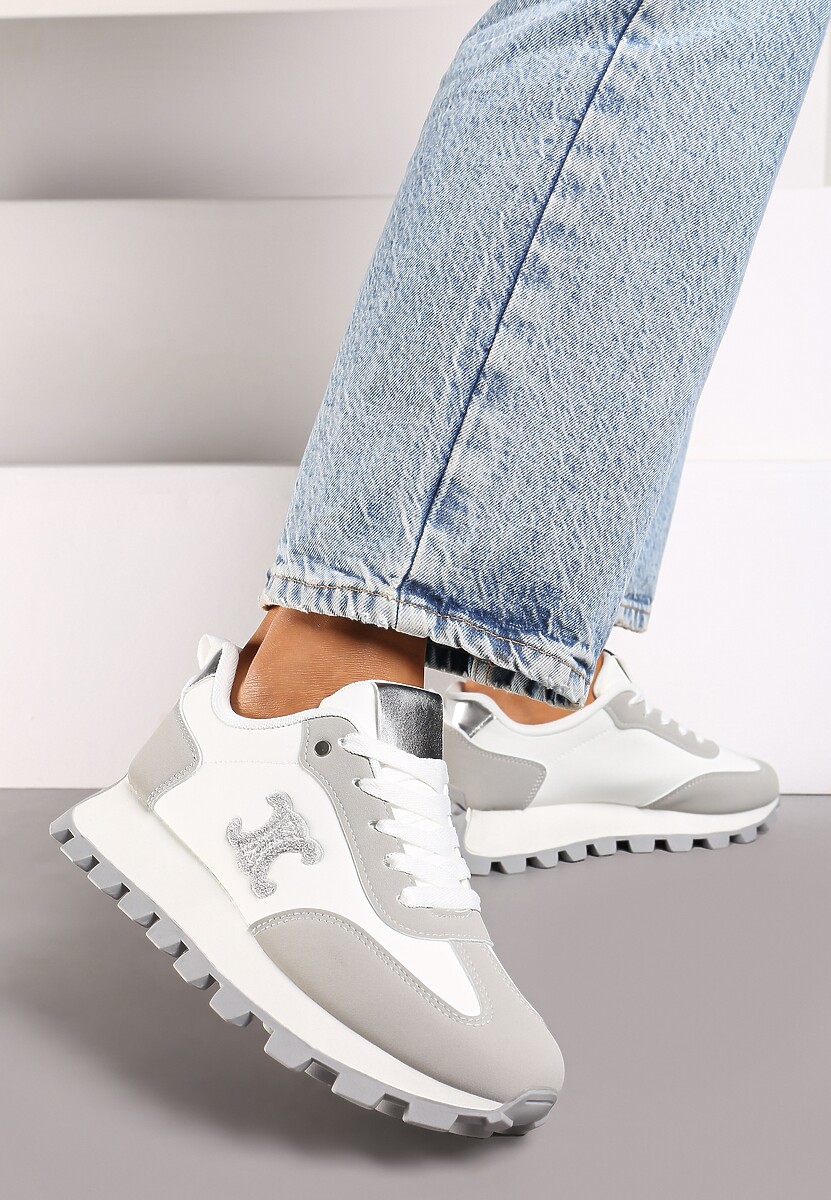 Białe Sznurowane Sneakersy na Płaskiej Podeszwie Ozdobione Metalicznymi Aplikacjami Zetissa 2