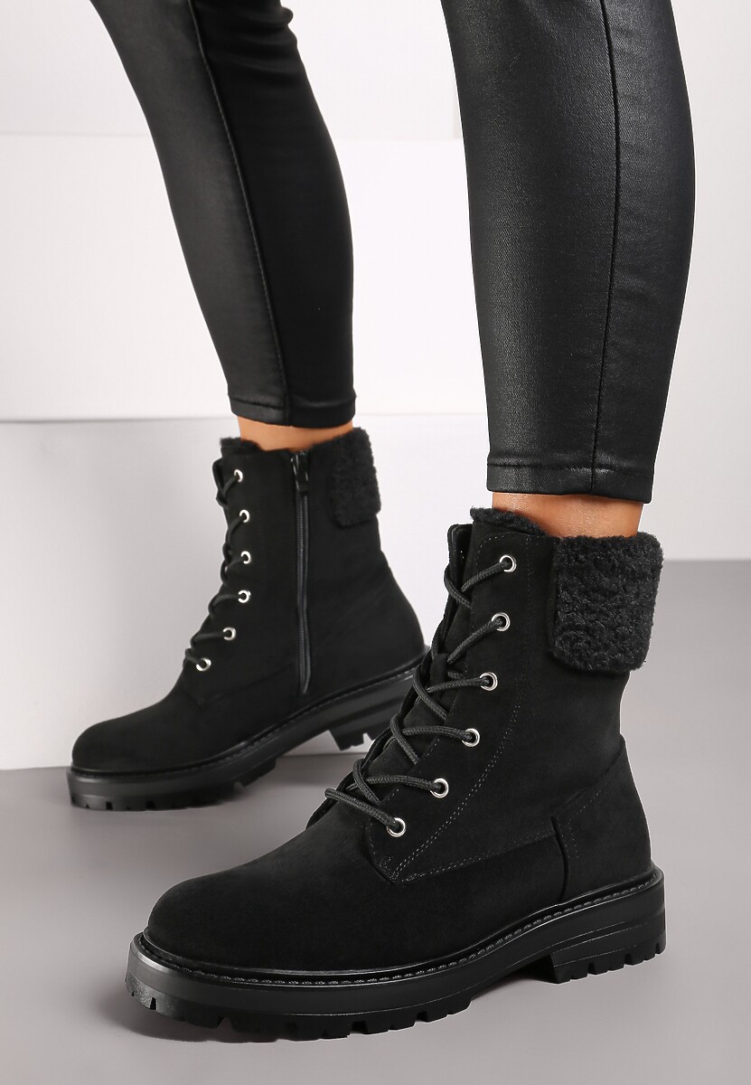 Czarne Botki Typu Workery na Płaskiej Podeszwie z Barankowym Futerkiem przy Cholewce Nevathira 1
