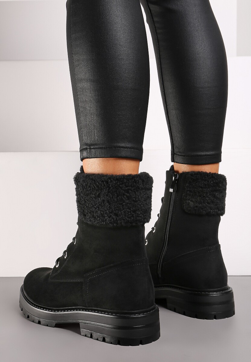 Czarne Botki Typu Workery na Płaskiej Podeszwie z Barankowym Futerkiem przy Cholewce Nevathira 3