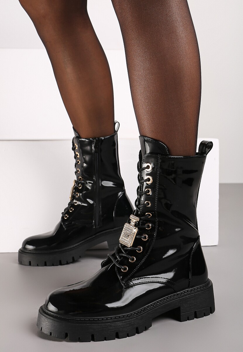 Czarne Botki Workery na Grubej Podeszwie Ozdobione Lakierowanym Połyskiem i Cyrkoniami Deloriana 2