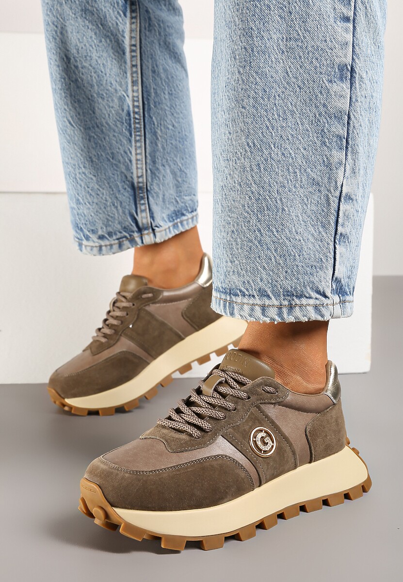 Ciemnobeżowe Sneakersy na Platformie ze Skóry Naturalnej Ozdobione Metaliczną Aplikacją Realith 2