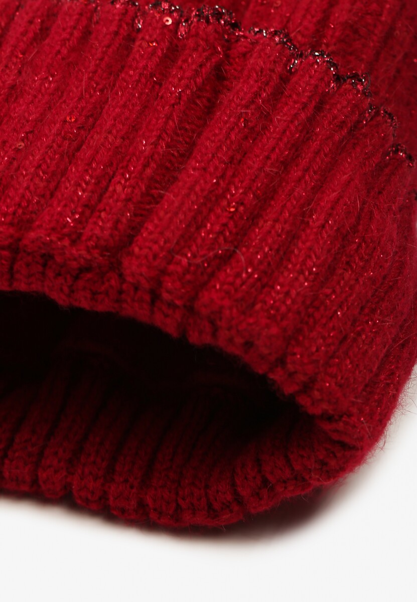 Bordowa Czapka Beanie Ozdobiona Metaliczną Nicią i Pomponem Delasirra 2