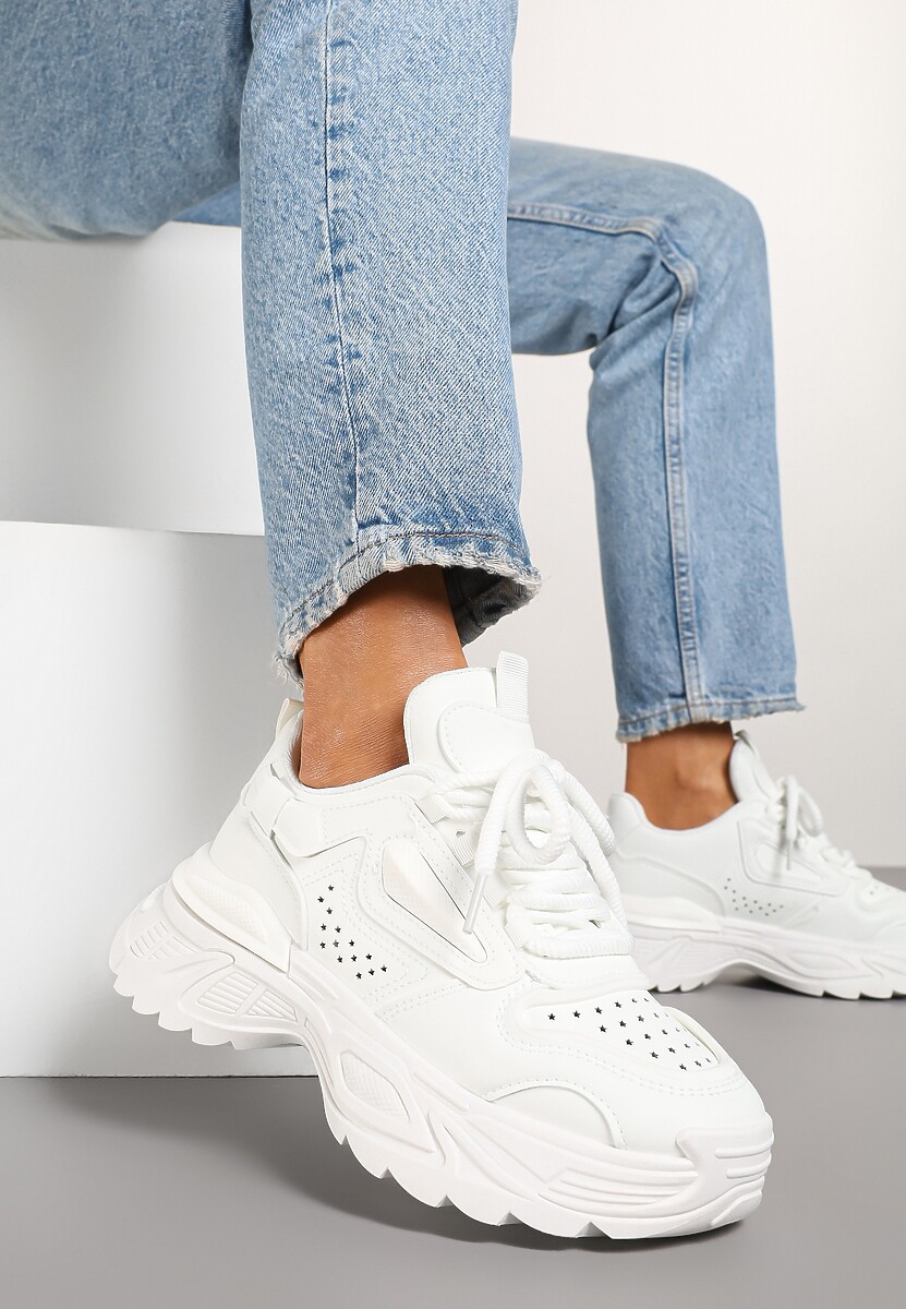 Białe Sneakersy w Streetwearowym Stylu na Tłoczonej Podeszwie Nelasea 2