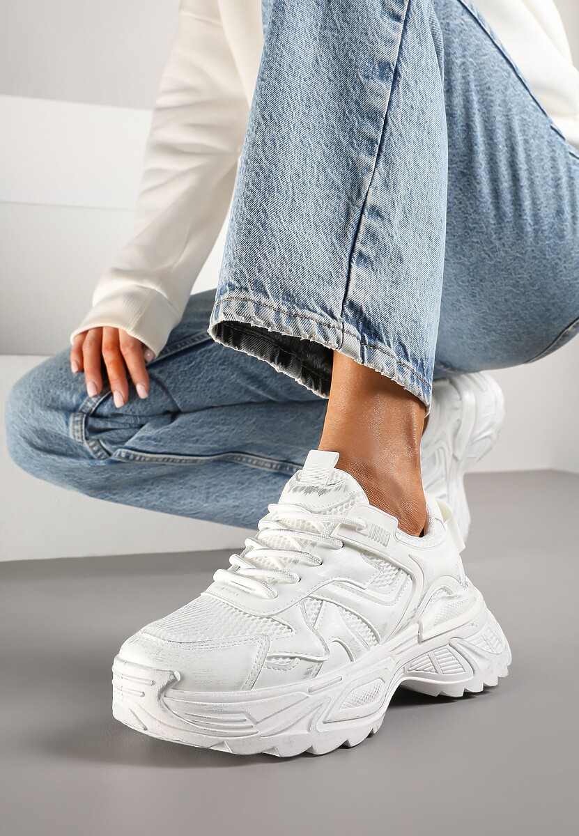 Białe Sneakersy w Streetwearowym Stylu na Podeszwie z Tłoczeniami Neodeoriel 1