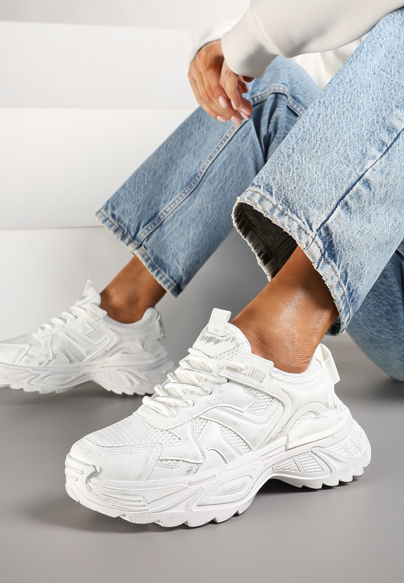 Białe Sneakersy w Streetwearowym Stylu na Podeszwie z Tłoczeniami Neodeoriel 2
