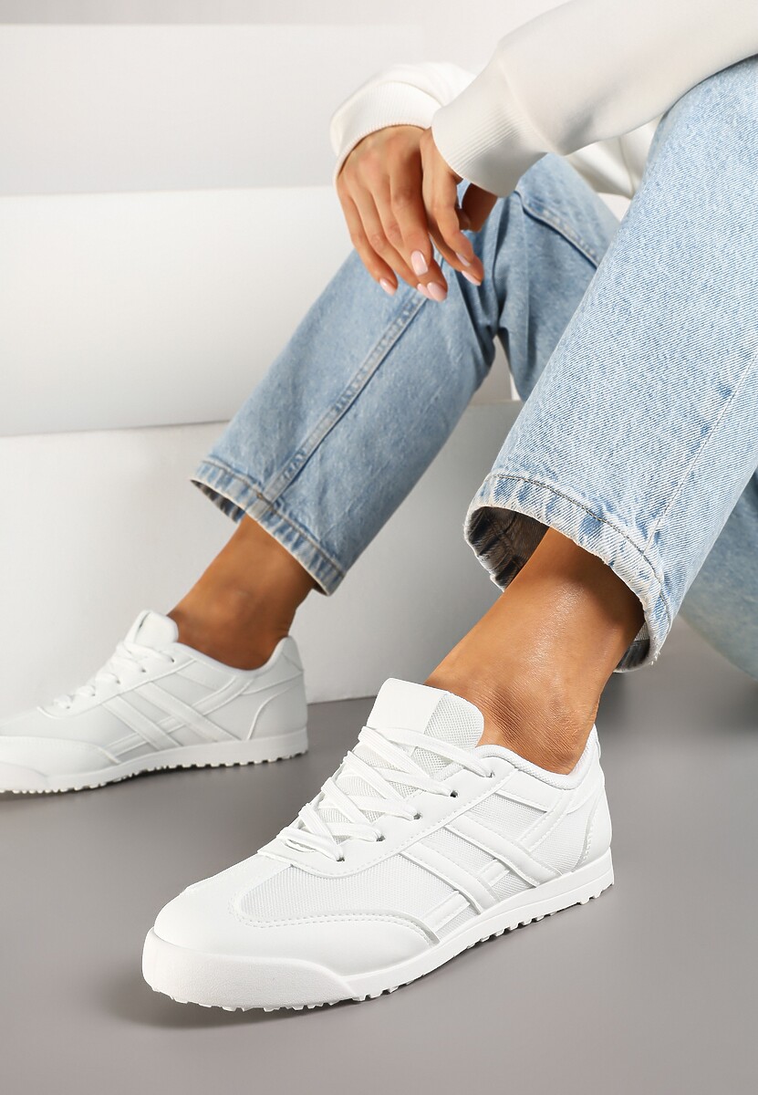 Białe Sneakersy na Płaskiej Podeszwie z Geometrycznym Wzorem Rivmi 1