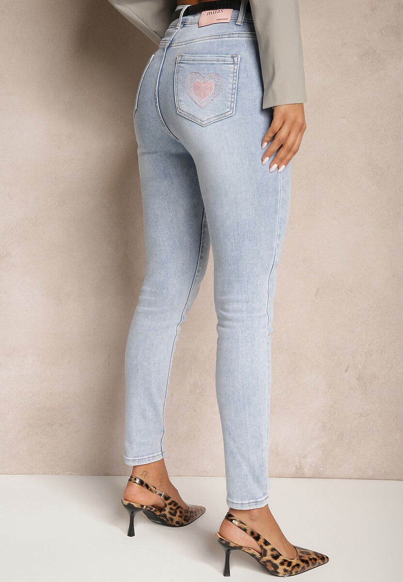 Niebieskie Jeansy o Kroju Slim High Waist Zdobione Haftem w Kształcie Serca Araniah 3