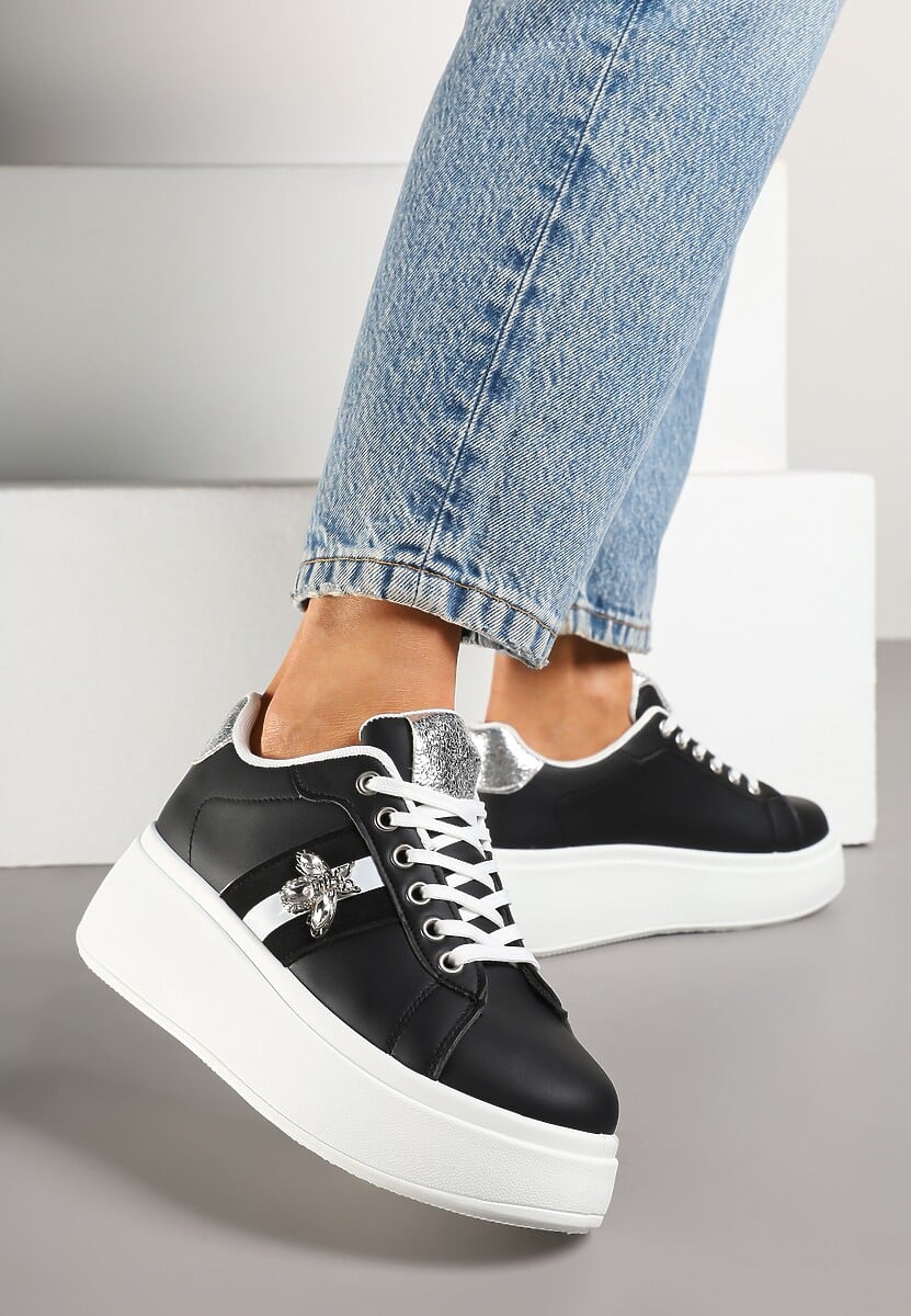 Czarne Sneakersy z Ozdobną Aplikacją Owada z Przeszyciami na Platformie Ommea 2