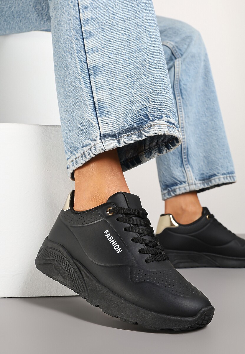 Czarne Buty Sportowe Sneakersy na Podeszwie z Tłoczeniami Zdobione Metaliczną Wstawką Arulla 2
