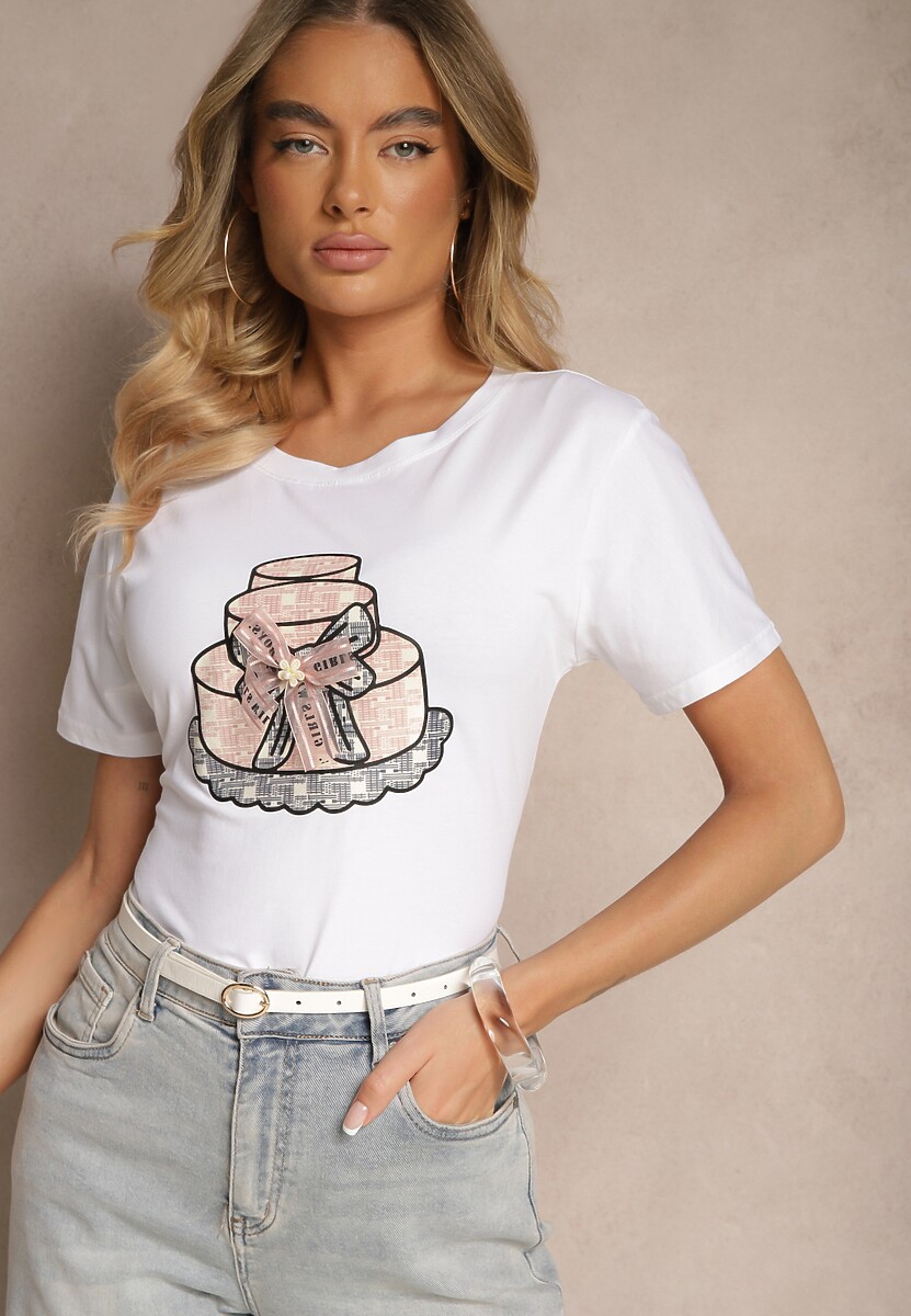 Biały Bawełniany T-shirt z Kokardą 3D i Nadrukiem Tortu Sanaviela 1