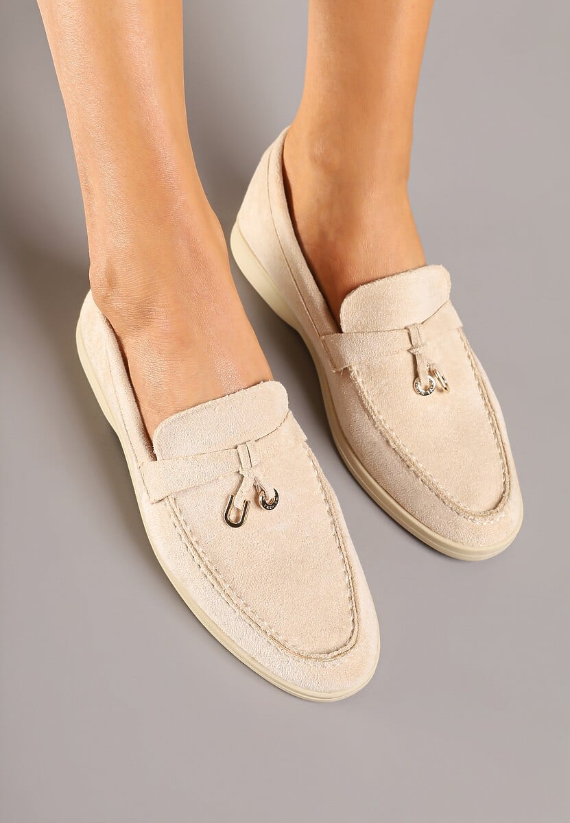 Beżowe Mokasyny z Ekozamszu Zdobione Metaliczną Zawieszką Ralselia 3