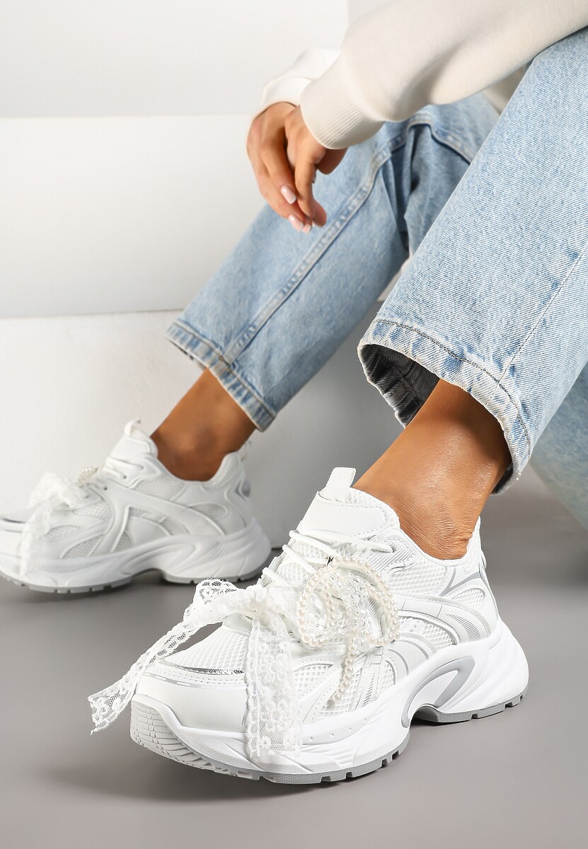Białe Sneakersy z Koralikami Kokardą i Geometrycznym Wzorem Sarivela 1