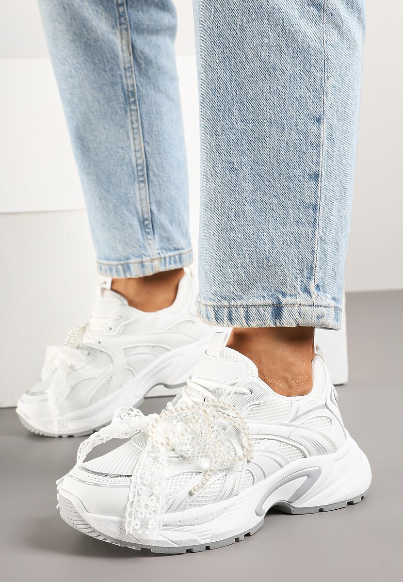 Białe Sneakersy z Koralikami Kokardą i Geometrycznym Wzorem Sarivela 3