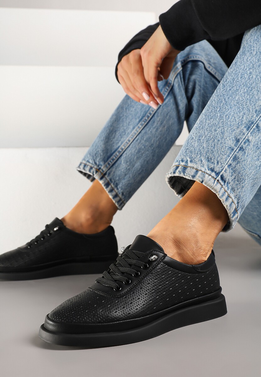 Czarne Sneakersy Skórzane z Perforacją i Ozdobą Neorielina 1