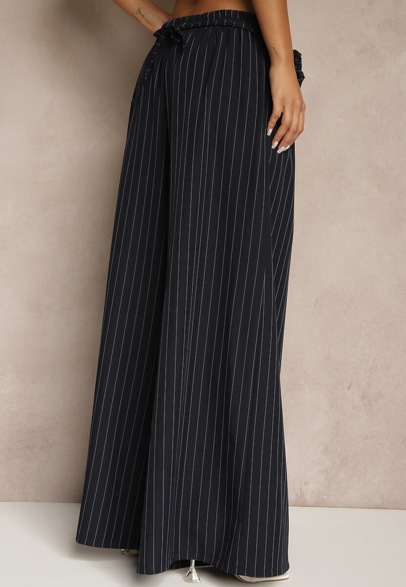 Granatowe Spodnie Palazzo High Waist Ozdobione Broszką Kwiatem Folassea 3