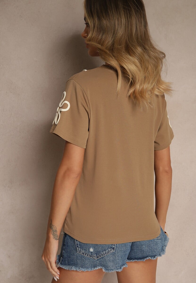 Jasnobrązowy T-shirt Zdobiony Aplikacjami w Kształcie Kwiatów Tilasea 3