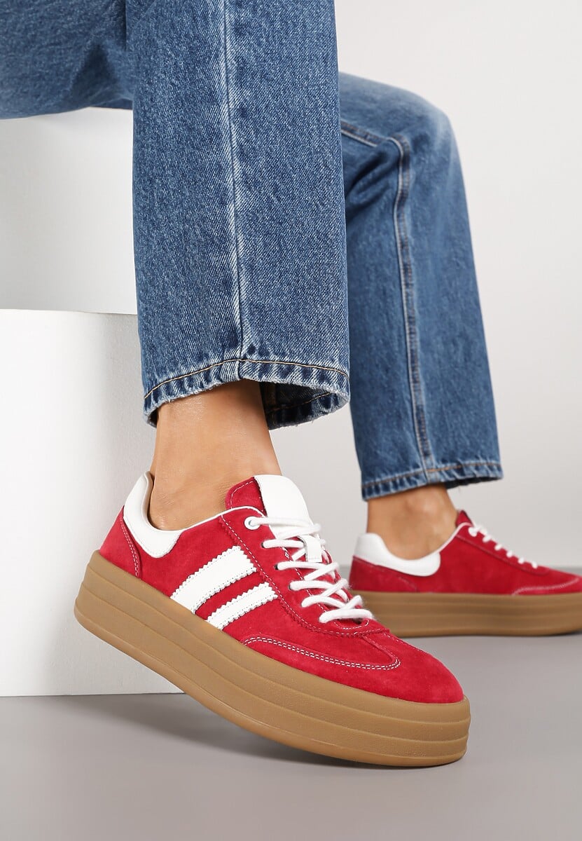 Czerwone Sneakersy Zamszowe na Platformie ze Skórzaną Wkładką Ozdobione Paskiem Adivrie 1