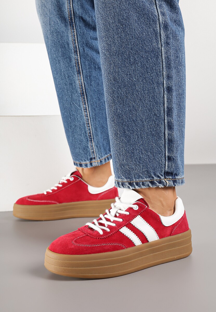 Czerwone Sneakersy Zamszowe na Platformie ze Skórzaną Wkładką Ozdobione Paskiem Adivrie 2