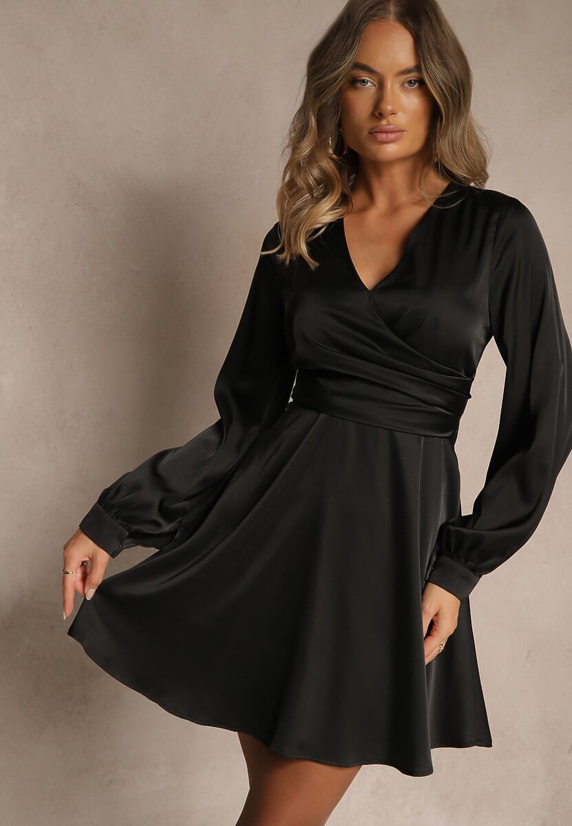 Czarna Kopertowa Sukienka VICES z Satyny z Bufiastymi Rękawami Anevite 1