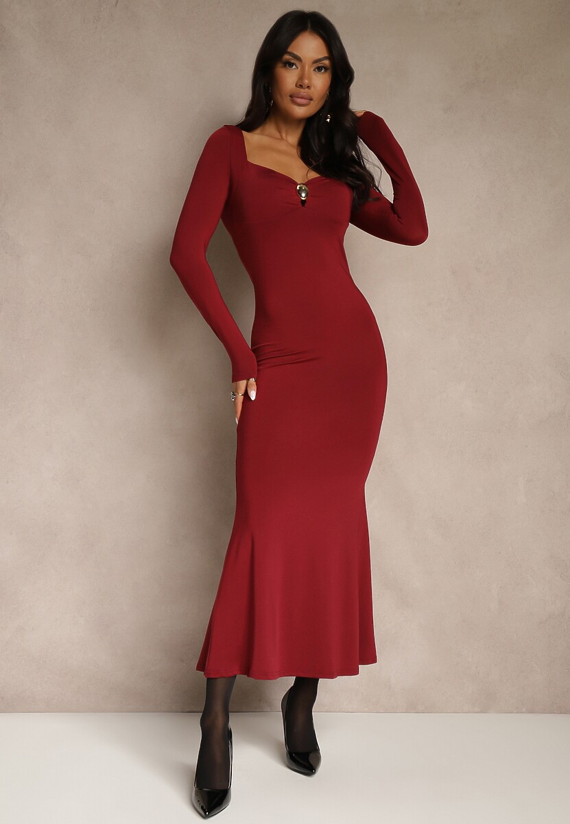 Bordowa Sukienka Koktajlowa z Wiskozą i Metaliczną Klamrą przy Dekolcie Refire 1