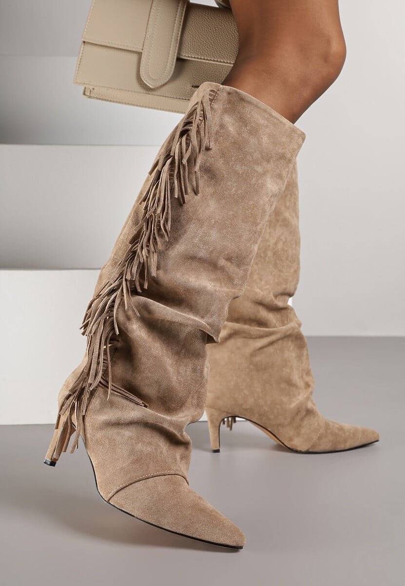 Ciemnobeżowe Kozaki z Imitacji Zamszu na Szpilce z Marszczoną Cholewką z Frędzlami Linotris 2