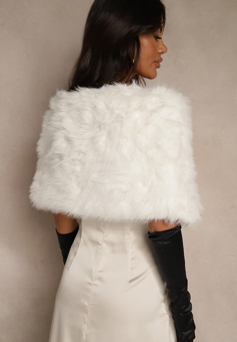 Białe Ponczo w Ozdobne Futerko Inesema 3