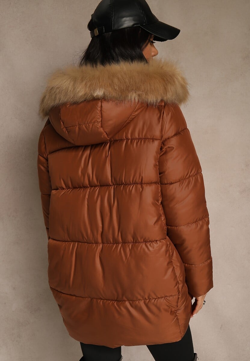 Brązowa Trapezowa Kurtka z Pikowanymi Przeszyciami i Kapturem z Odpinanym Futrem Deoiala 3