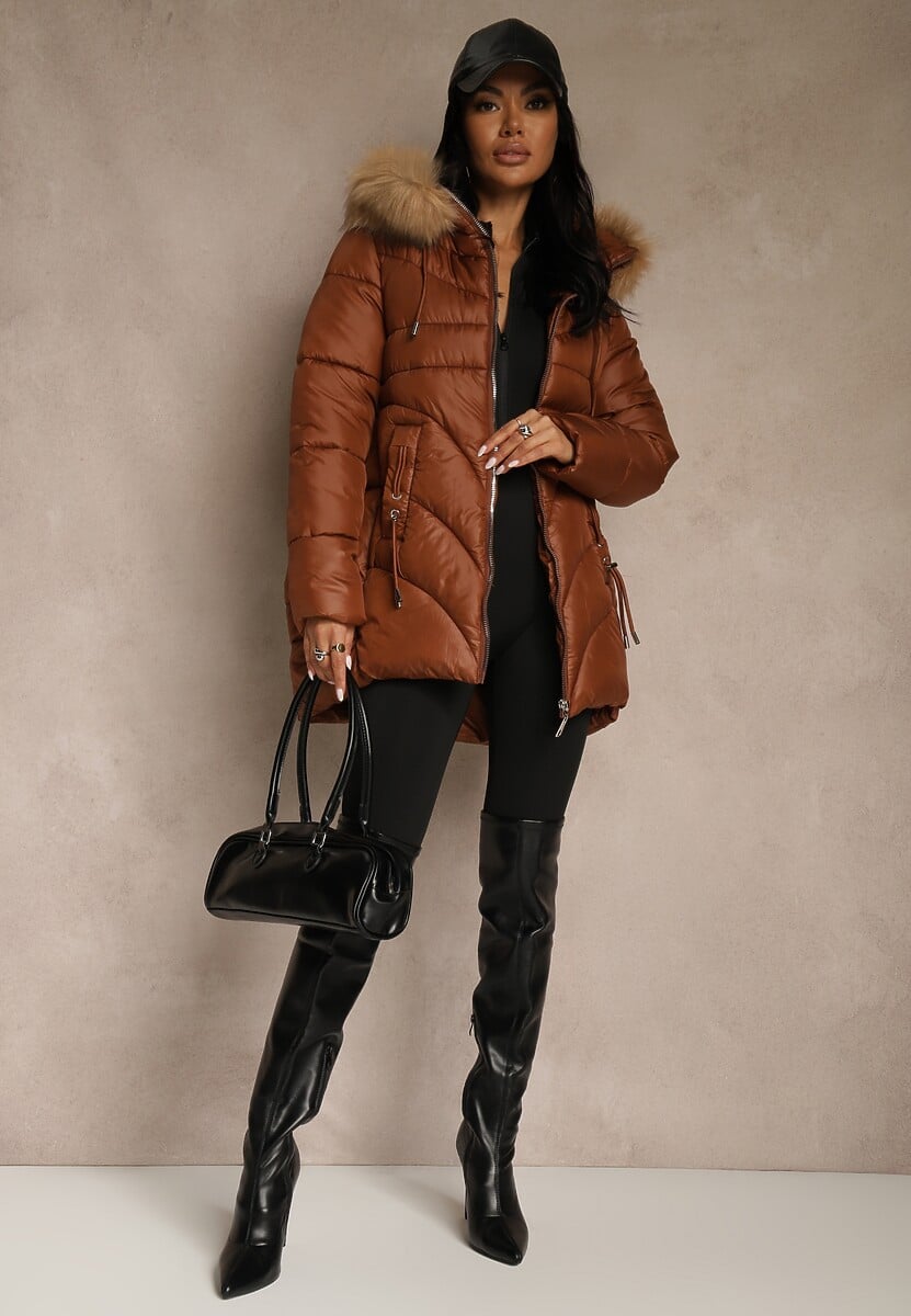 Brązowa Trapezowa Kurtka z Pikowanymi Przeszyciami i Kapturem z Odpinanym Futrem Deoiala 2