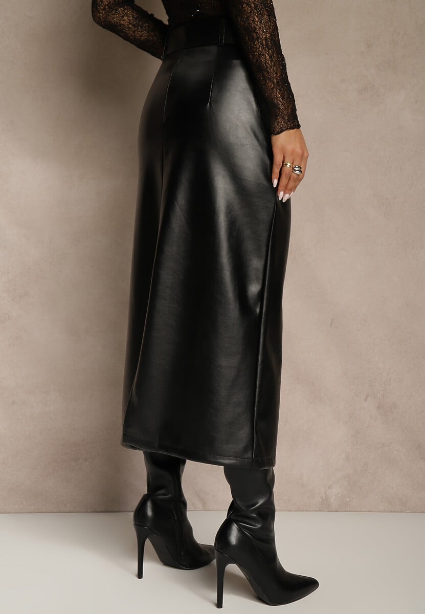 Czarna Ołówkowa Spódnica z Imitacji Skóry z Paskiem z Wyrazistą Klamrą Rewedana 3