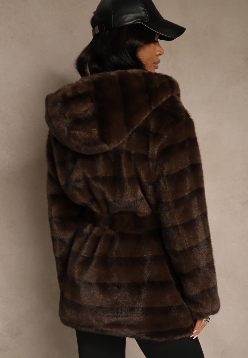 Brązowa Kurtka Futrzana z Nieodpinanym Kapturem Ozdobiona Paskiem Zetelia 3