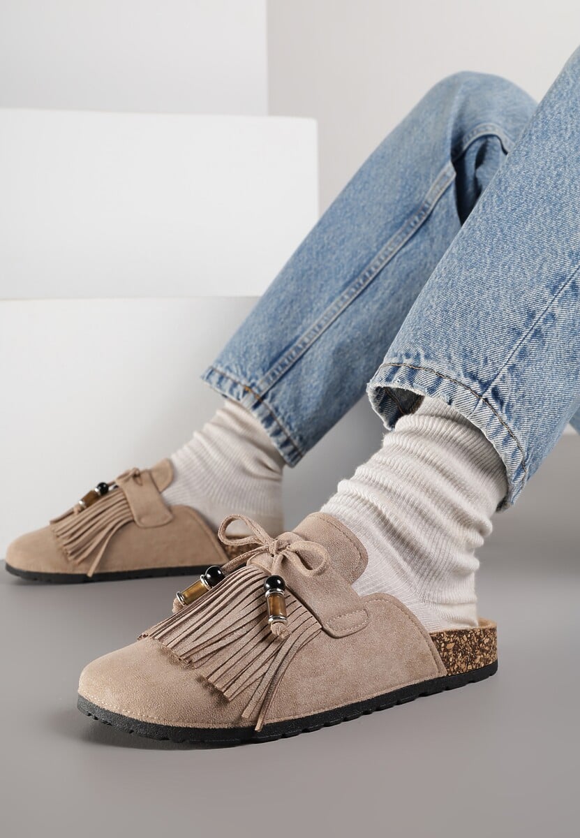 Ciemnobeżowe Boho Klapki Mule z Imitacji Zamszu z Frędzlami i Koralikami Elwedila 1