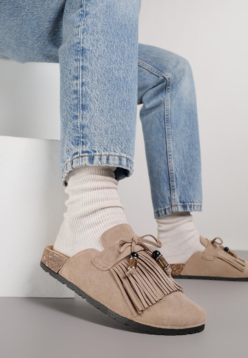 Ciemnobeżowe Boho Klapki Mule z Imitacji Zamszu z Frędzlami i Koralikami Elwedila 2