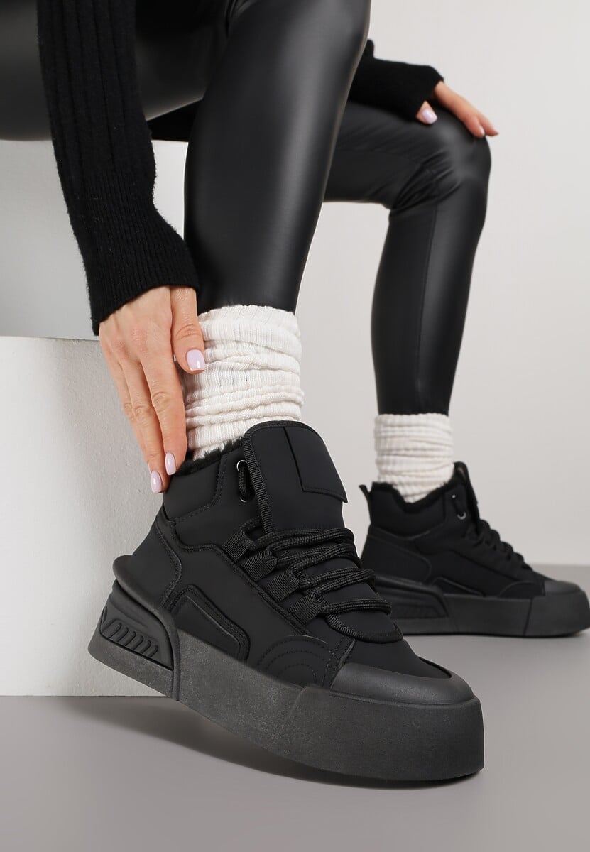 Czarne Sneakersy z Ociepleniem na Platformie z Tłoczeniem Newedela 1