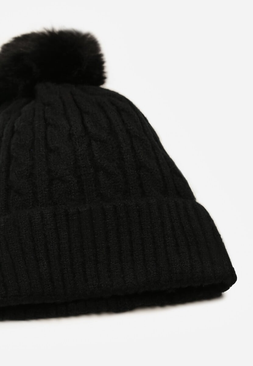 Czarna Czapka z Pomponem Zdobiona Warkoczowym Splotem Vetizare 2