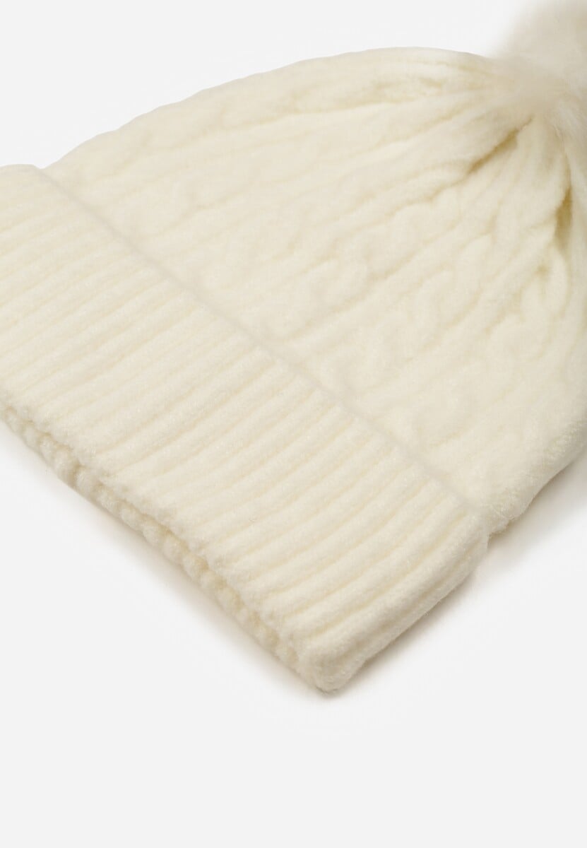 Jasnobeżowa Czapka z Pomponem Zdobiona Warkoczowym Splotem Vetizare 2