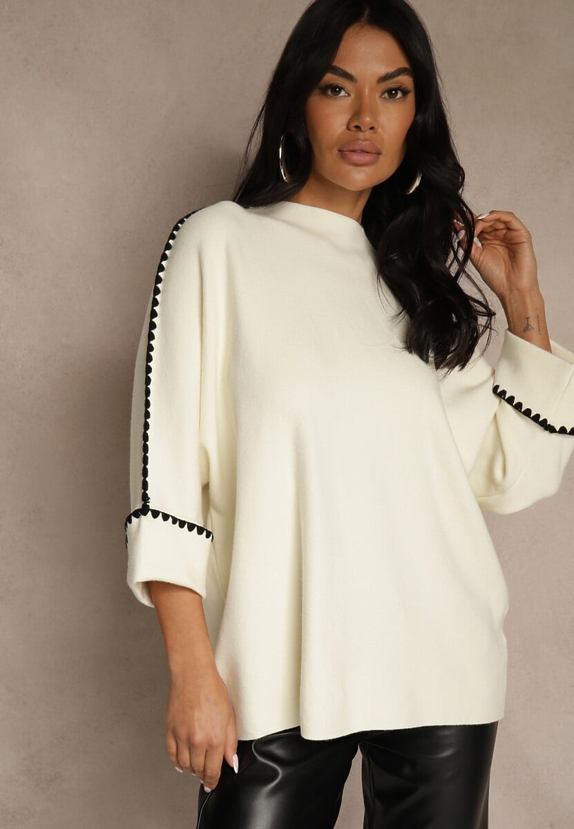 Jasnobeżowy Sweter Ozdobiony Lamówką na Rękawach Tusenna 1