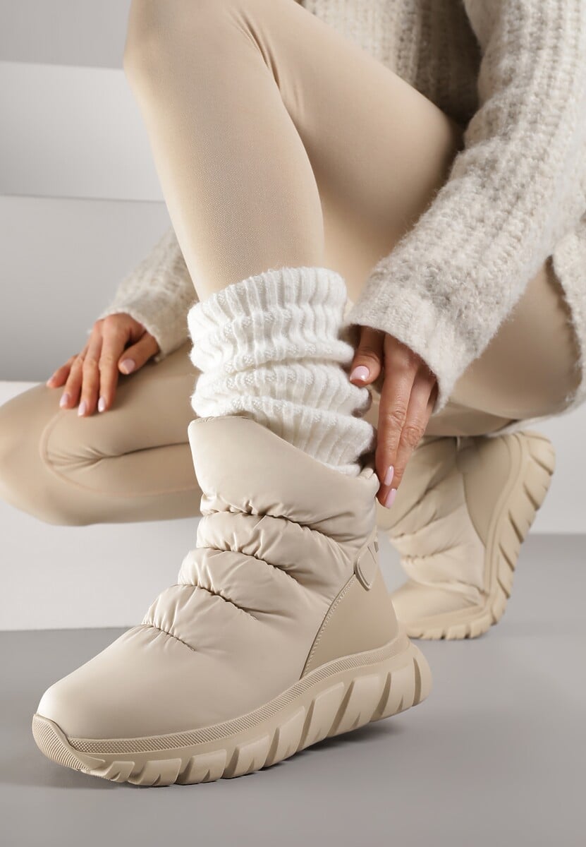 Ciemnobeżowe Śniegowce na Platformie z Tłoczeniem i Pikowaną Cholewką Resisia 1