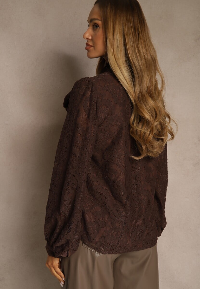 Brązowa Koszula z Koronki Zdobiona Bufiastymi Rękawami i Kokardą przy Dekolcie Sewene 3