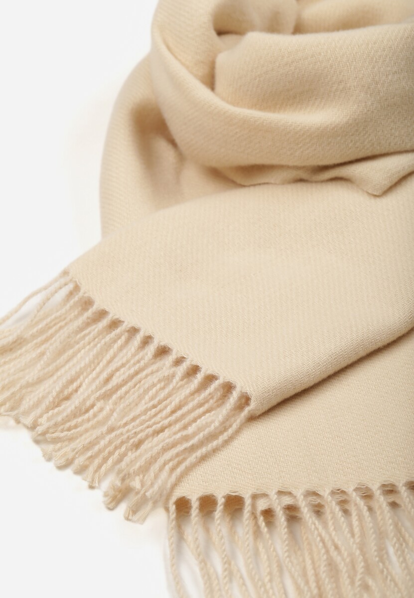 Jasnobeżowy Szalik z Bawełny i Wiskozy o Klasycznym Fasonie z Frędzlami Vetirosa 2