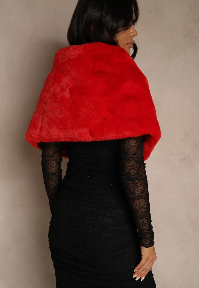 Czerwone Ponczo z Ozdobnym Futerkiem Cralinne 3