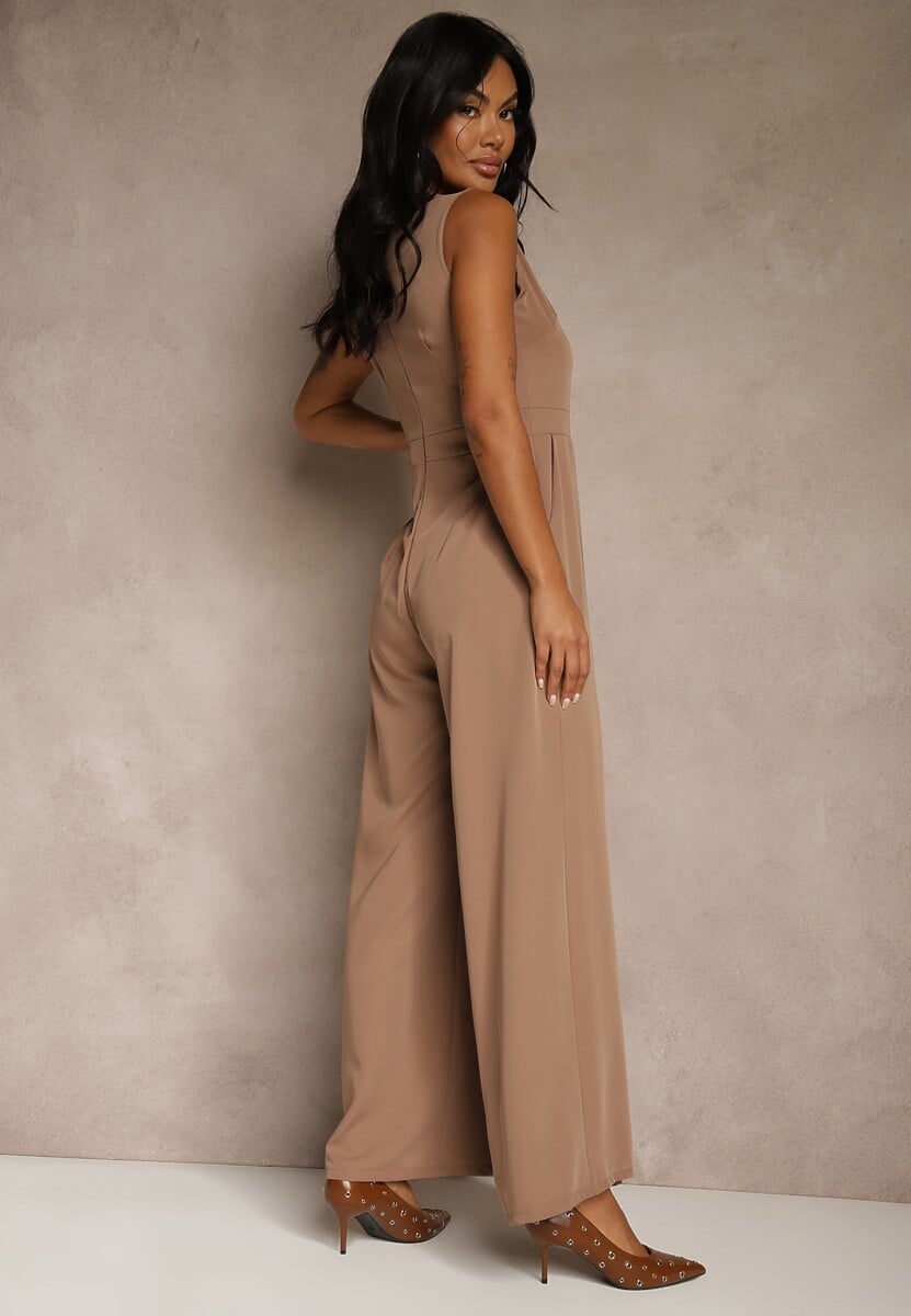 Ciemnobeżowy Taliowany Kombinezon Ozdobiony Zakładkami Berinola 3