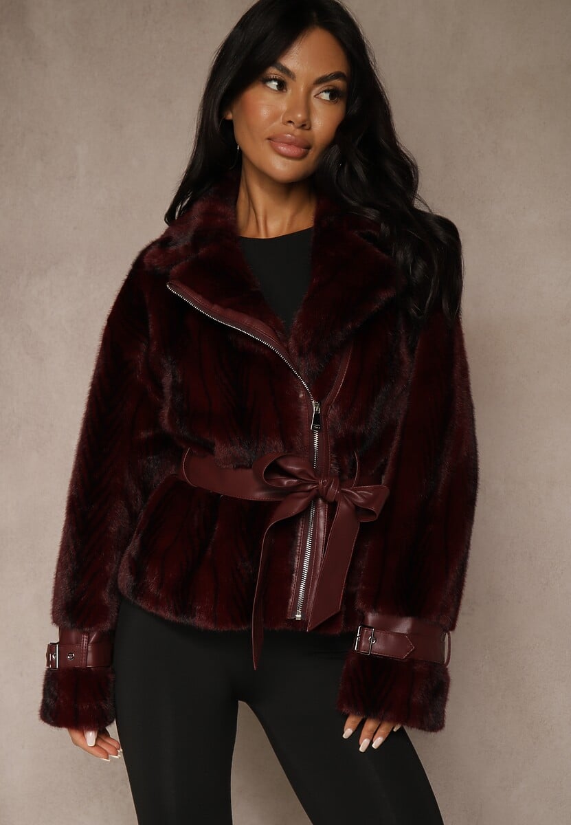 Bordowa Kurtka Futerko z Paskiem z Imitacji Skóry Zdobiona Klamerkami Jynlisa 1