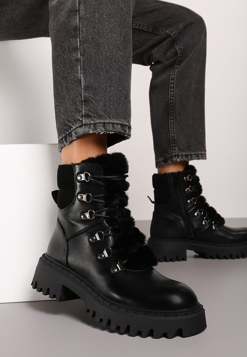 Czarne Trapery w Casualowym Stylu z Futerkowym Zdobieniem na Języku Taniapea 1