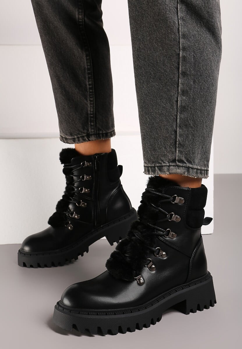 Czarne Trapery w Casualowym Stylu z Futerkowym Zdobieniem na Języku Taniapea 2