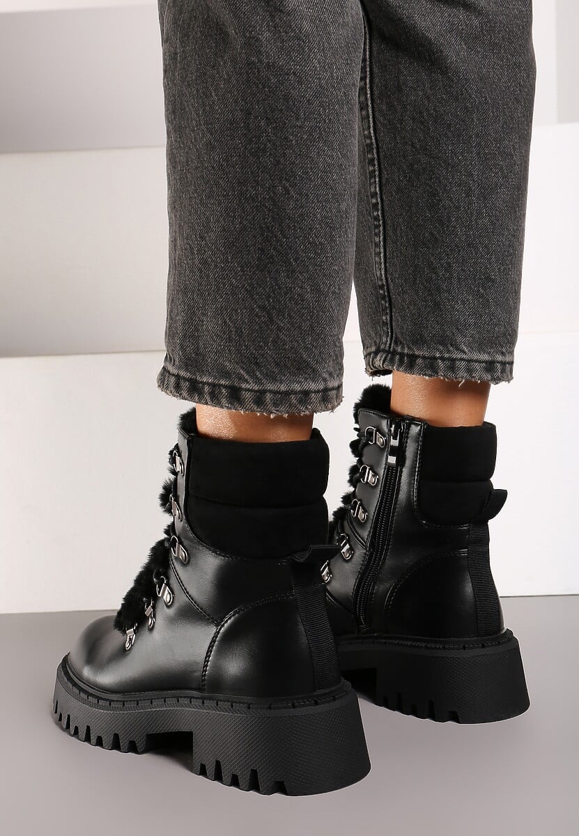 Czarne Trapery w Casualowym Stylu z Futerkowym Zdobieniem na Języku Taniapea 3