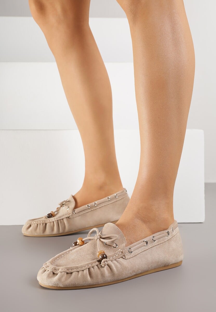 Ciemnobeżowe Mokasyny Ozdobione Kokardą Koralikami i Przeszyciami Clanrunner 1