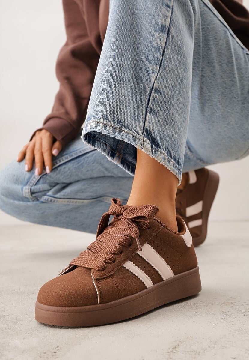 Brązowo-Białe Sneakersy na Niskiej Platformie z Naszywkami Flordexia 1