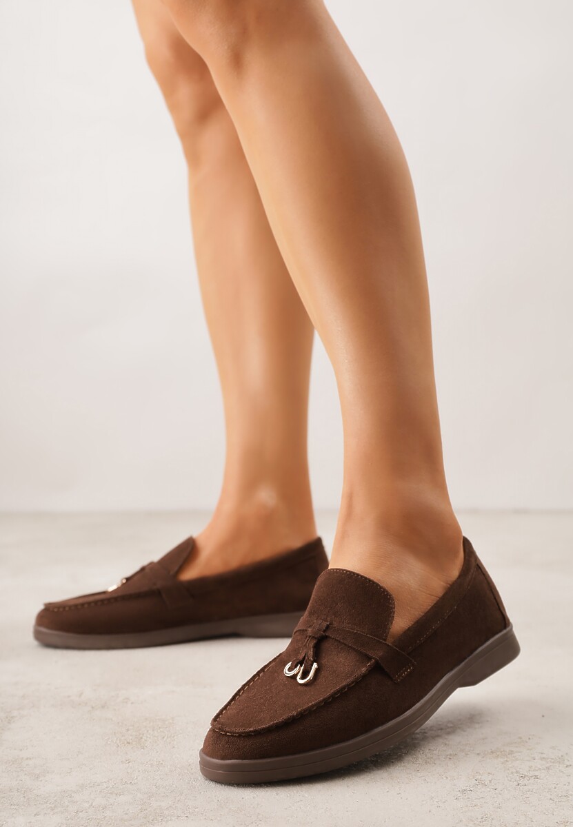 Brązowe Mokasyny z Imitacji Zamszu Zdobione Zawieszką i Przeszyciem Aezoris 1