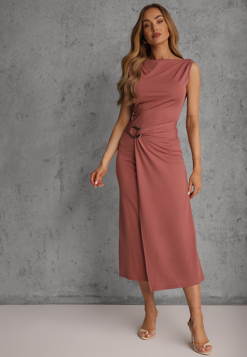 Różowa Dopasowana Sukienka Elegancka z Aplikacją w Talii Corope 1